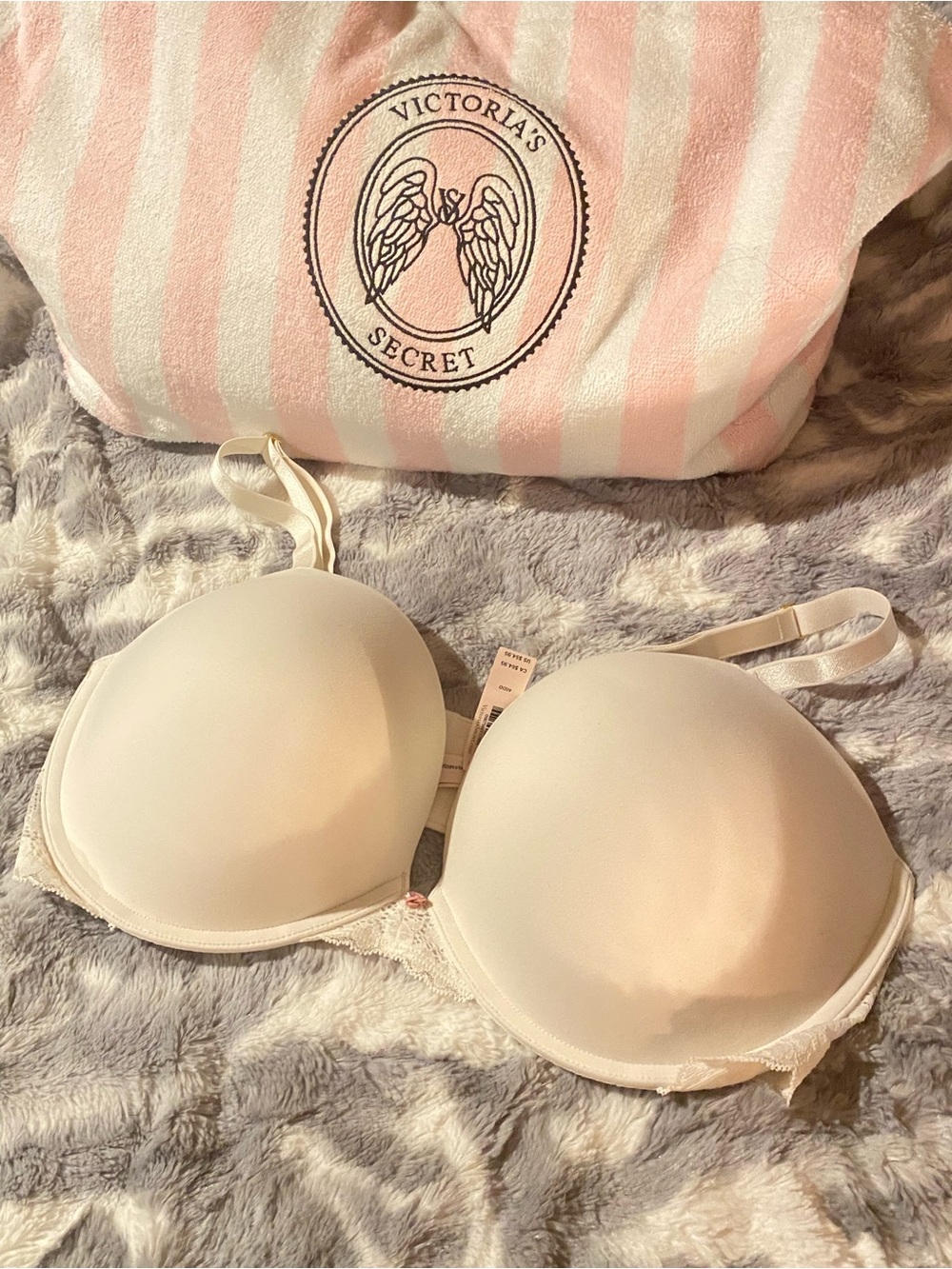 Victoria's Secret Cream Smooth T-Shirt Bra